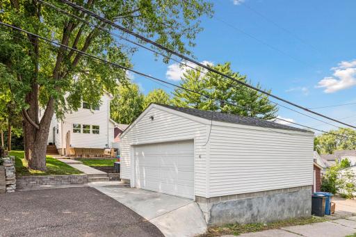 41 Russell Avenue South - Spacecrafting - 0046.jpg