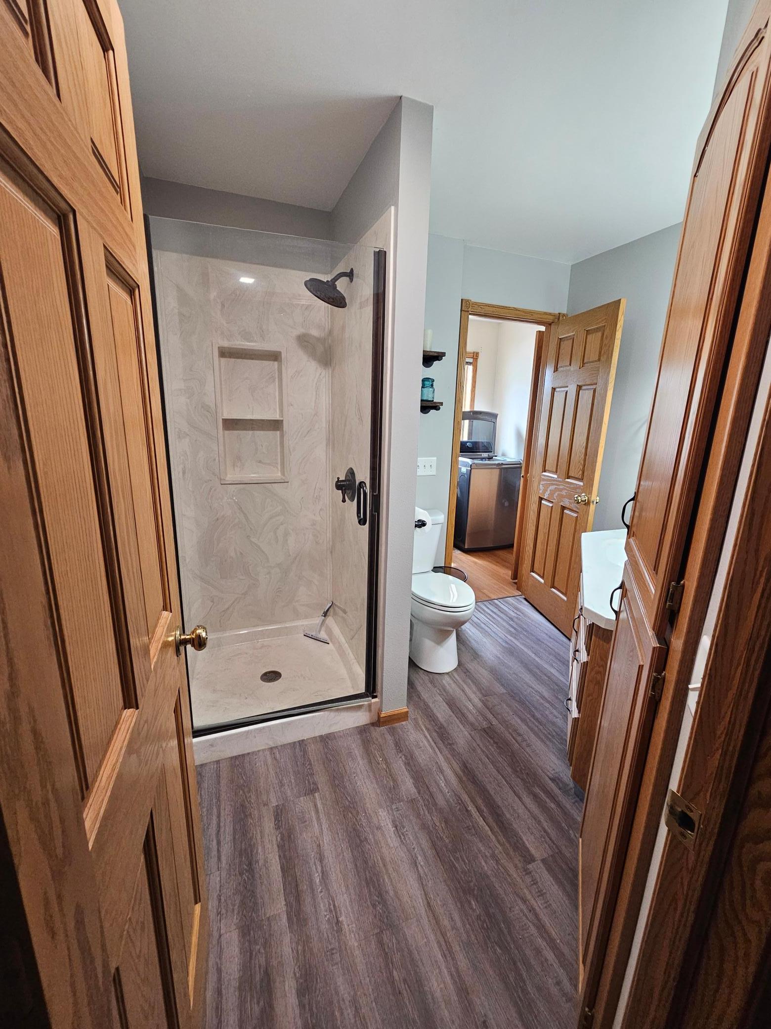 Main Floor Bath.jpg