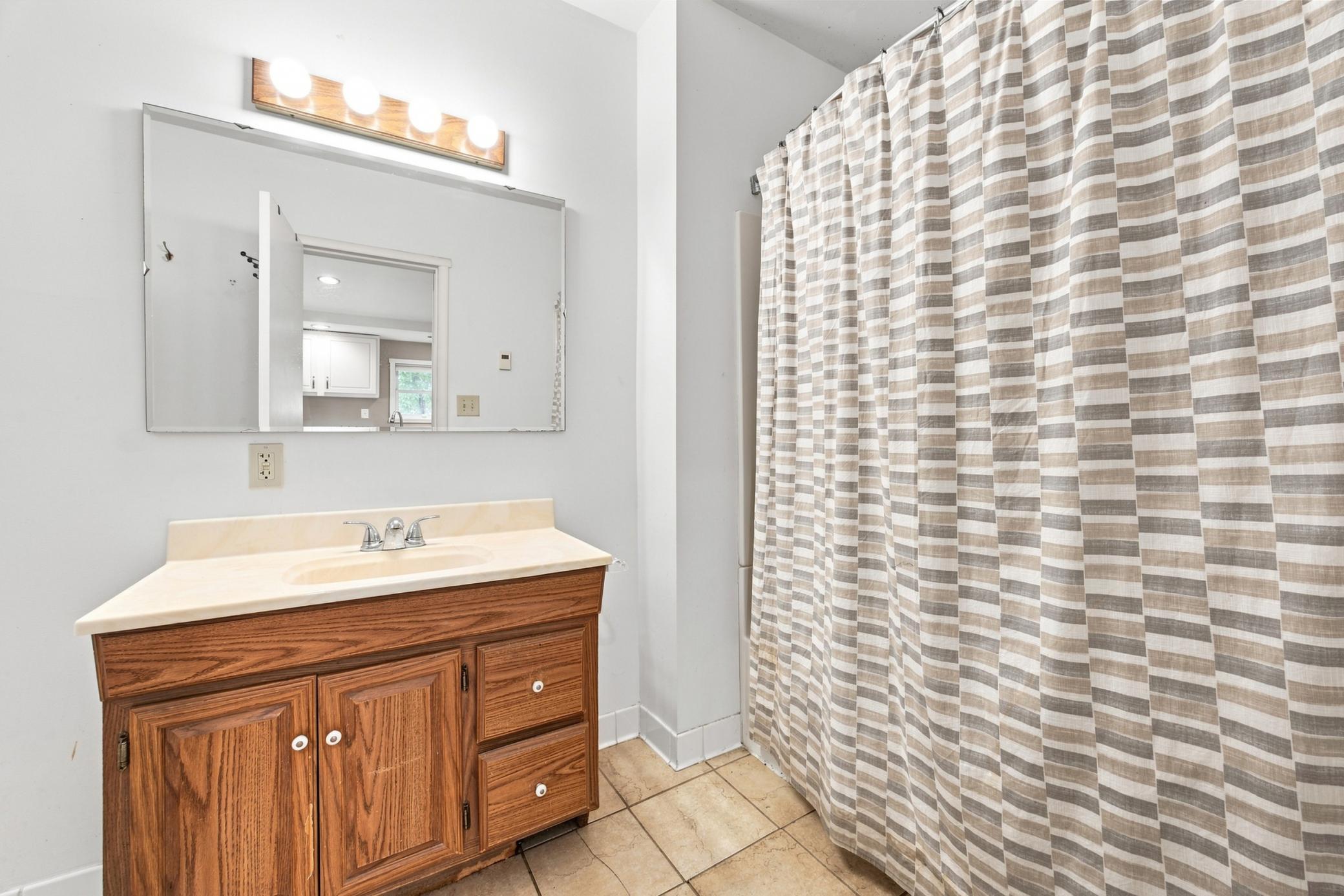 Full Bathroom