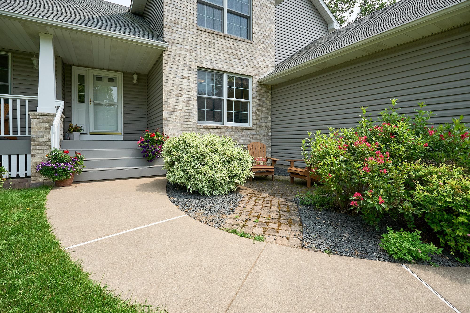 Peaceful hideaway in perennial garden