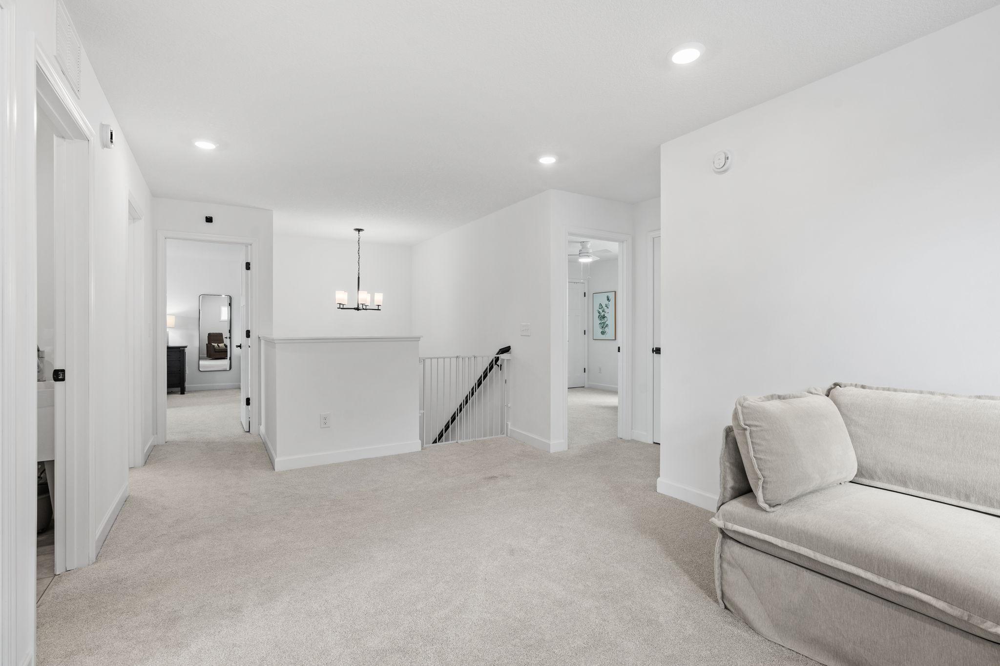 UL w/ 4 Beds—all w/ walk-in closets + Loft + Laundry