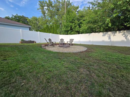 Fully fenced yard!