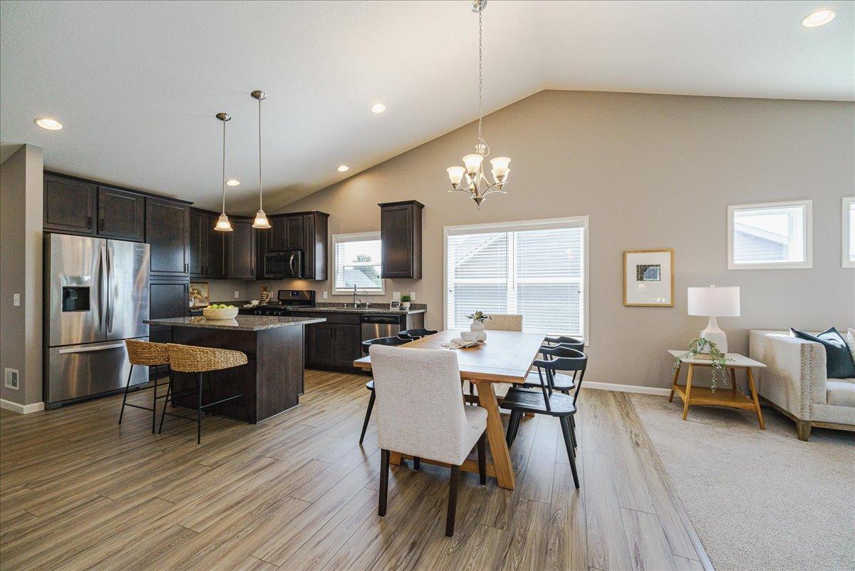 Dining & Kitchen.