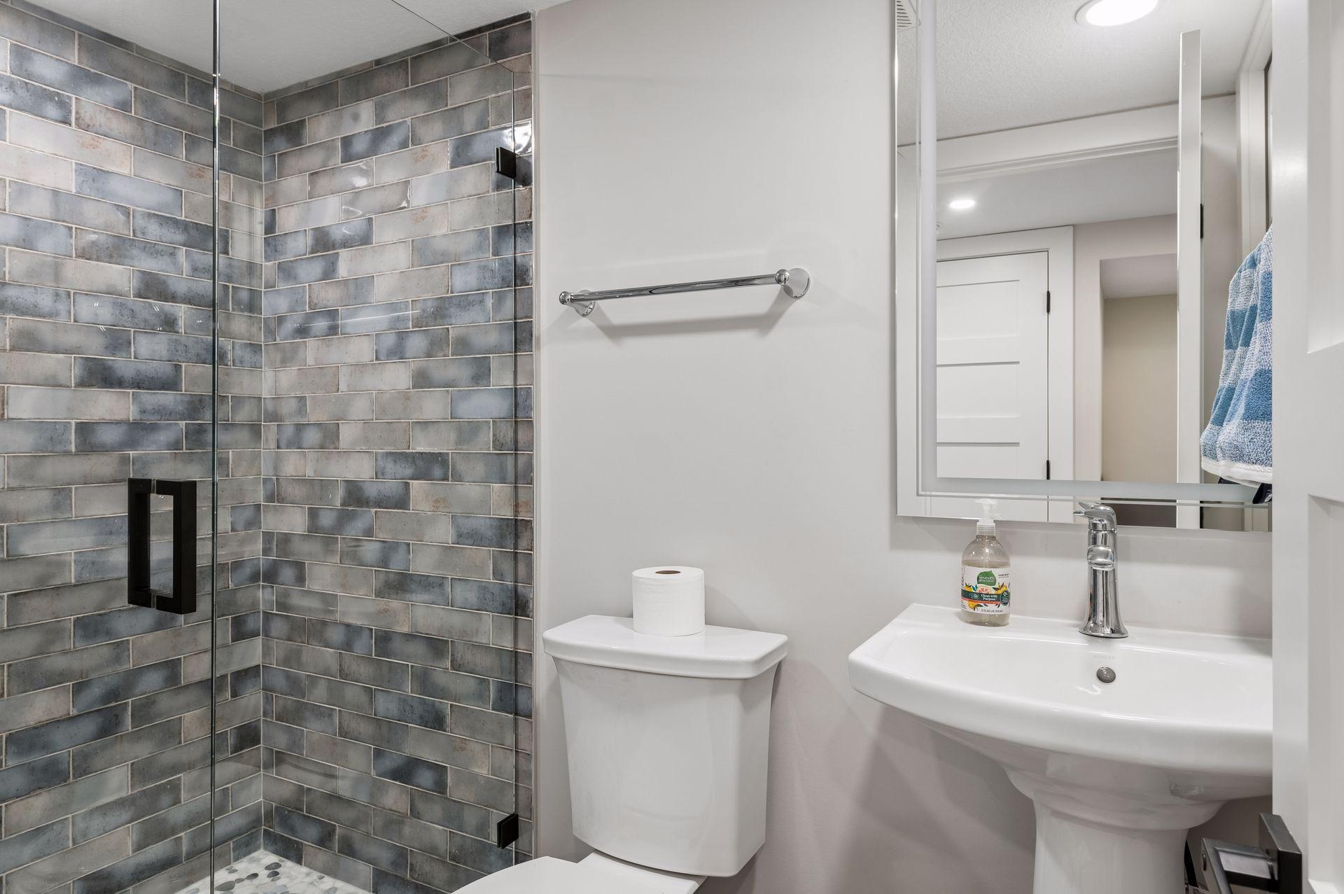 Lower level 3/4 bath