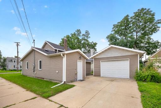 Driveway/Garage