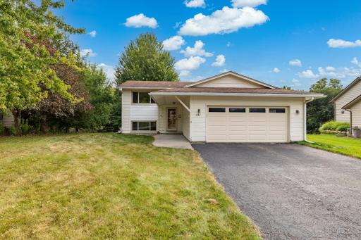 651 Dresden Drive, Chaska, MN 55318