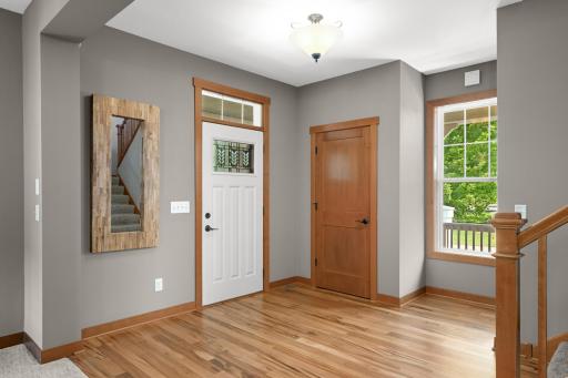 Spacious foyer to greet your guests