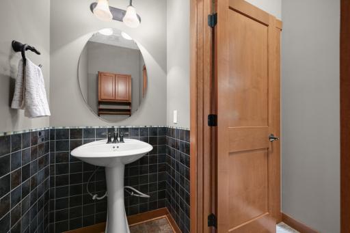 Main floor 1/2 bath