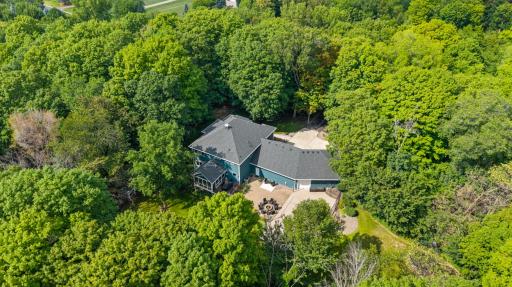 Just minutes away, Murphy-Hanrehan Park Reserve offers extensive forested trails, popular mountain-bike singletrack, hiking, horseback riding, and cross-country skiing amid ridges and woodland.