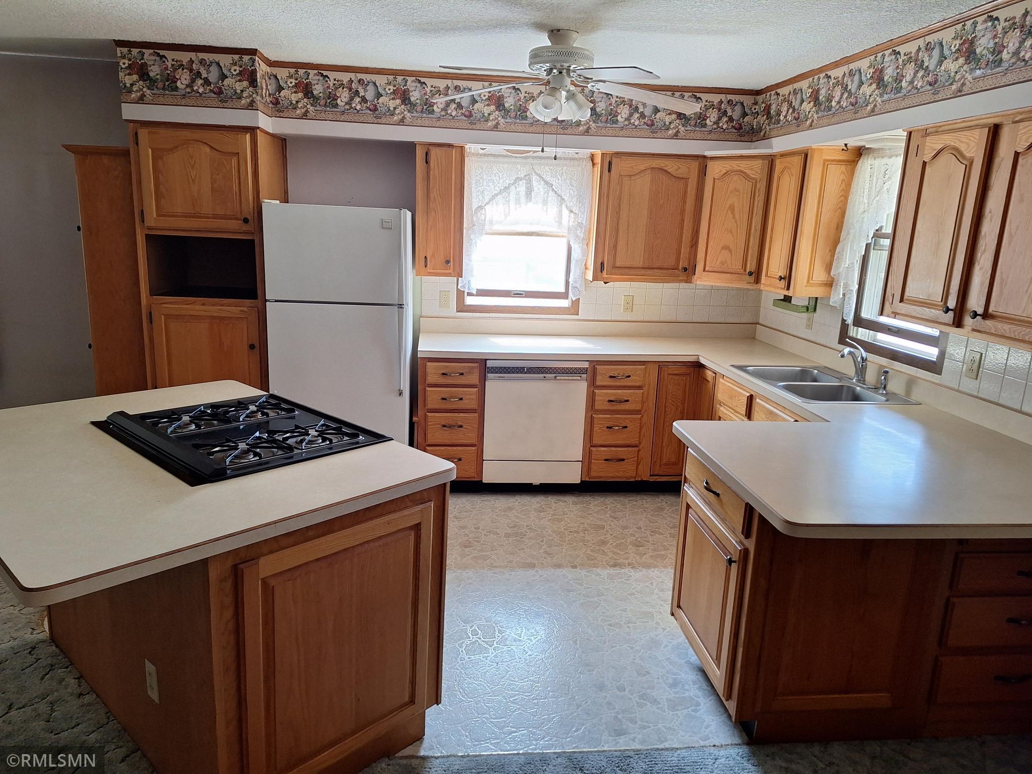 10. Kitchen1.jpg
