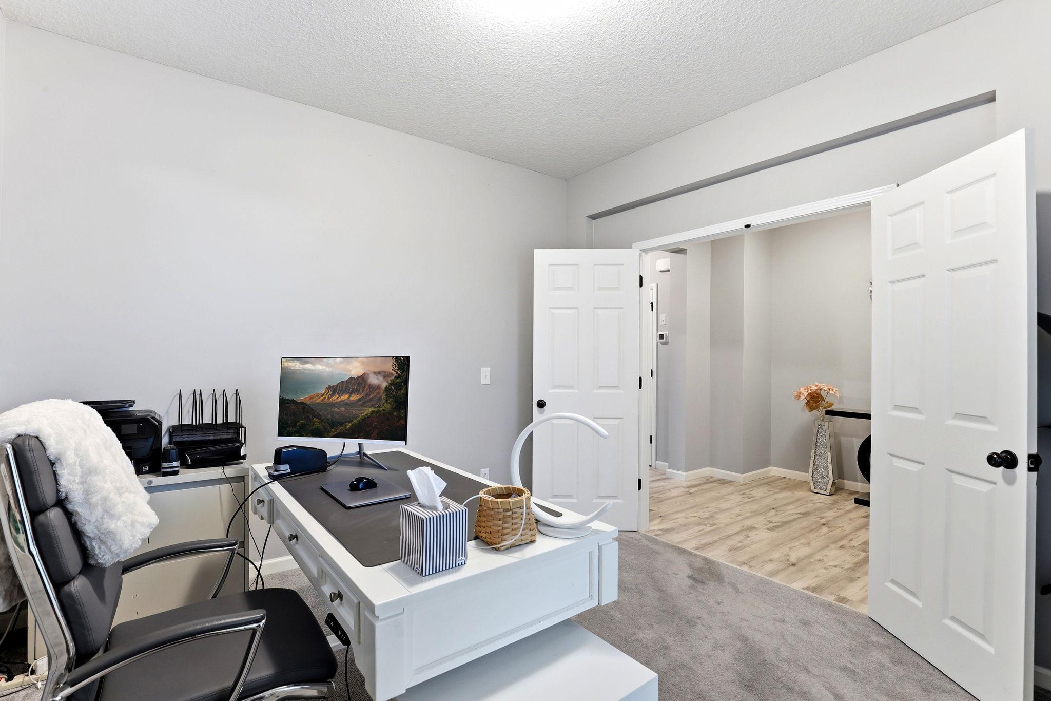 6-web-or-mls-15197-Snowy-Owl-St-NW-06.jpg