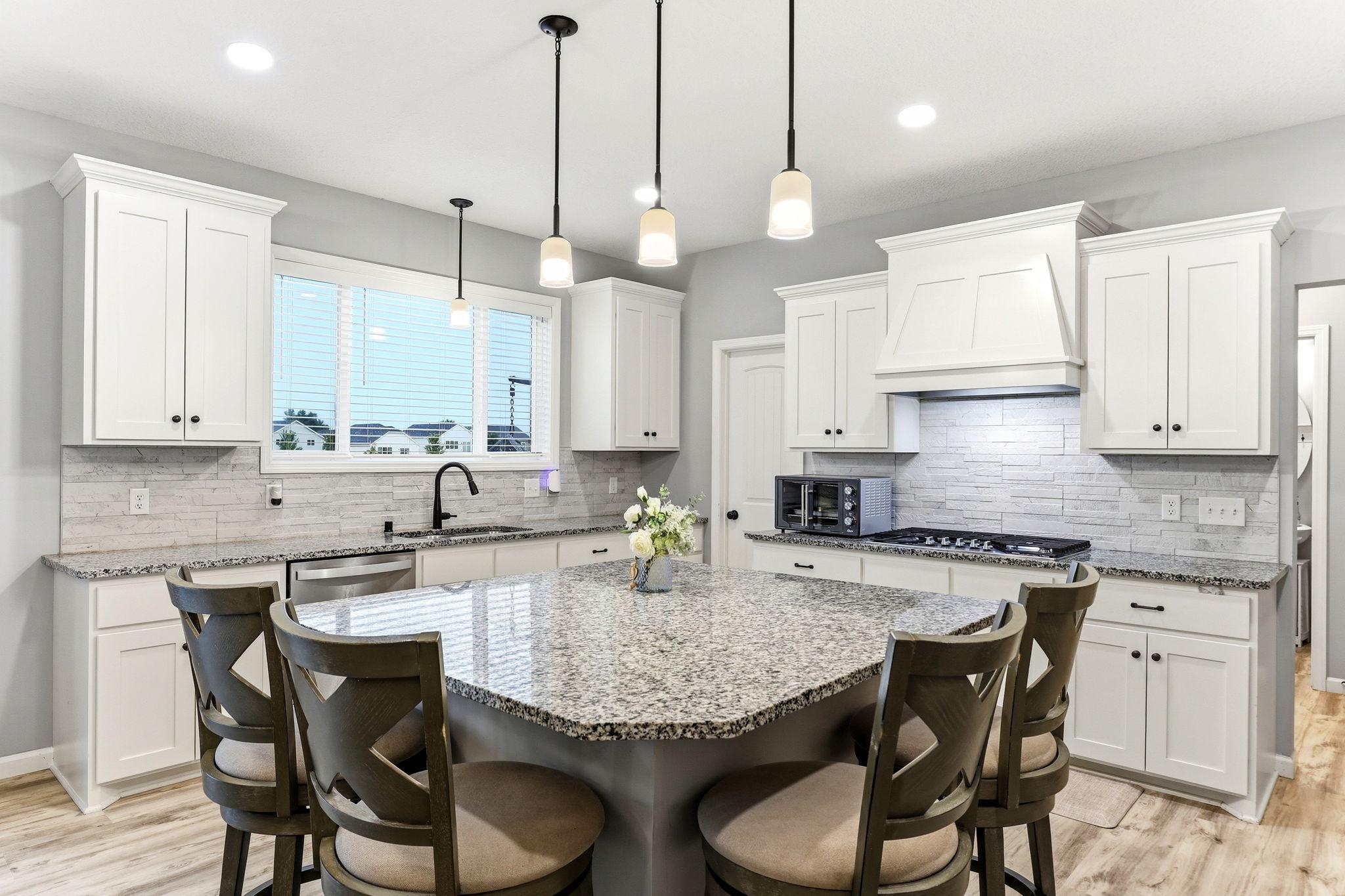 12-web-or-mls-15197-Snowy-Owl-St-NW-12.jpg