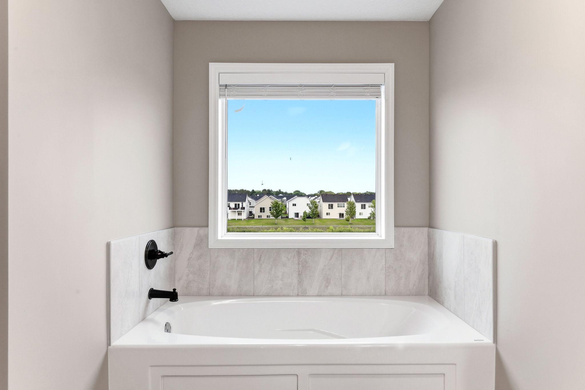 21-web-or-mls-15197-Snowy-Owl-St-NW-29.jpg