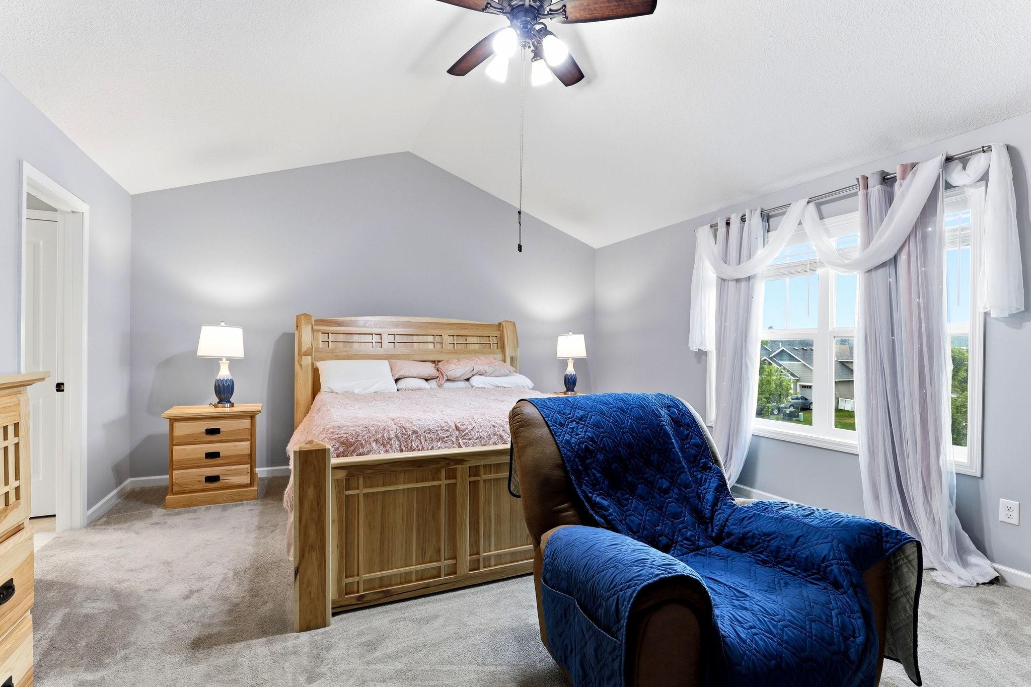 17-web-or-mls-15197-Snowy-Owl-St-NW-25.jpg