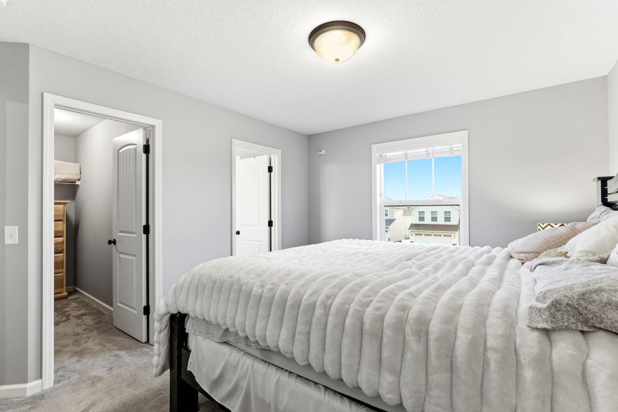 28-web-or-mls-15197-Snowy-Owl-St-NW-22.jpg