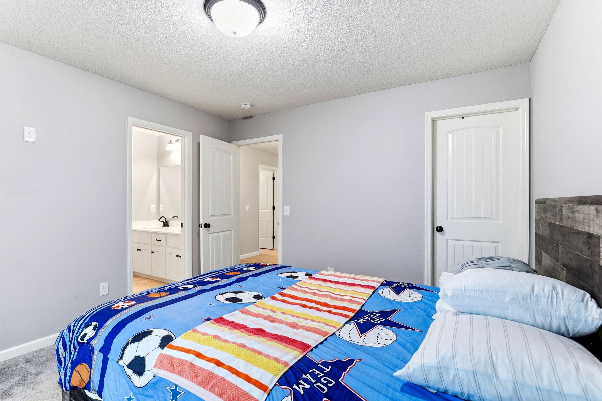 24-web-or-mls-15197-Snowy-Owl-St-NW-18.jpg