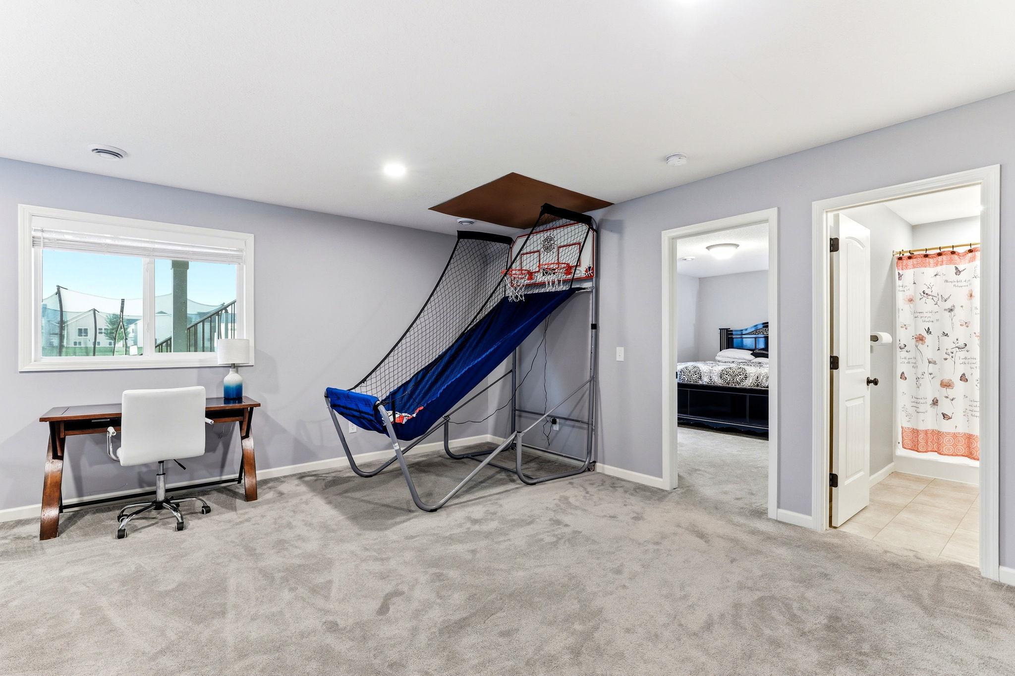 37-web-or-mls-15197-Snowy-Owl-St-NW-37.jpg