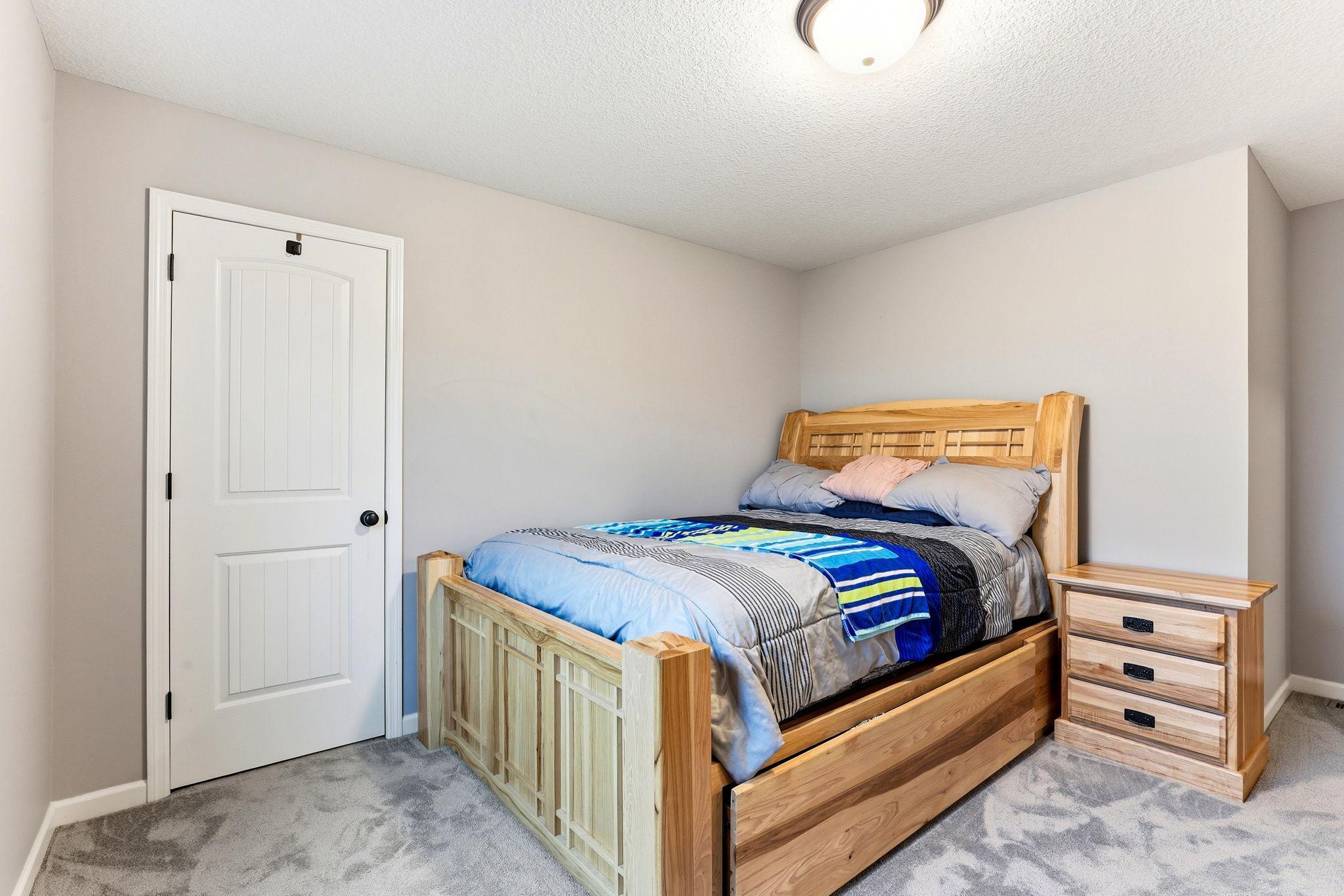 26-web-or-mls-15197-Snowy-Owl-St-NW-20.jpg