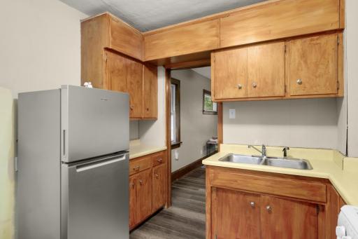 Stainless steel fridge & ample cabinet space