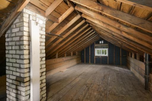 Spacious unfinished attic - great for storage or future living space!