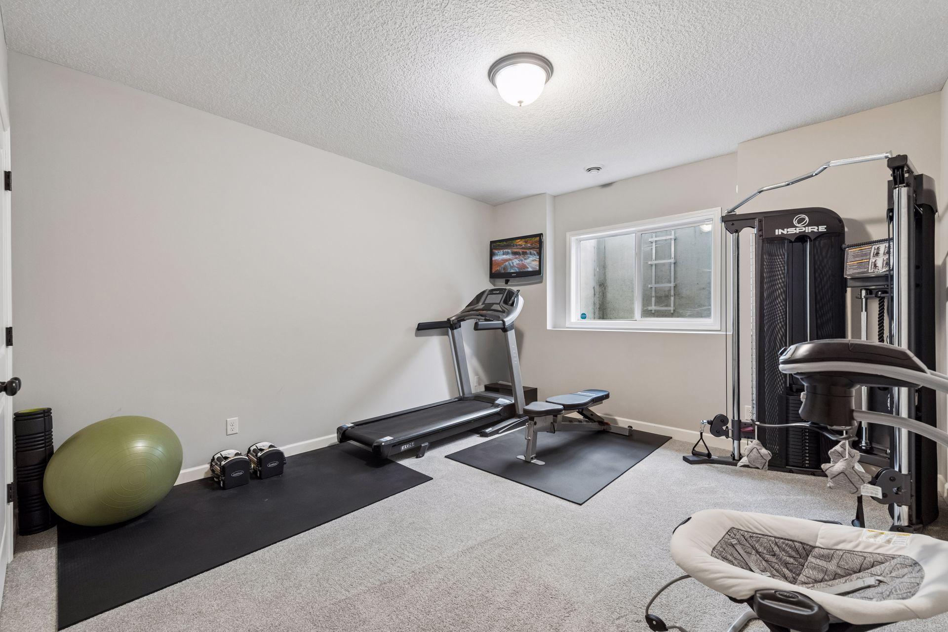 Versatile 5th bedroom/workout or craft room.
