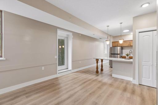 Breakfast bar & view to the modernized kitchen.