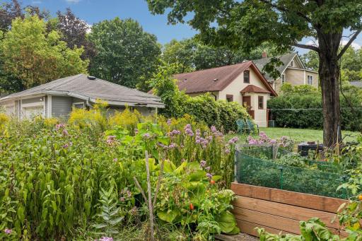 Community gardens for the owners with a green thumb!
