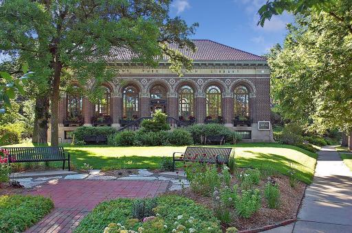 Walkable to popular Langford Park!