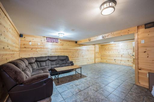 808 7th Street S, Saint James, MN 56081