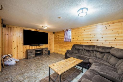 808 7th Street S, Saint James, MN 56081