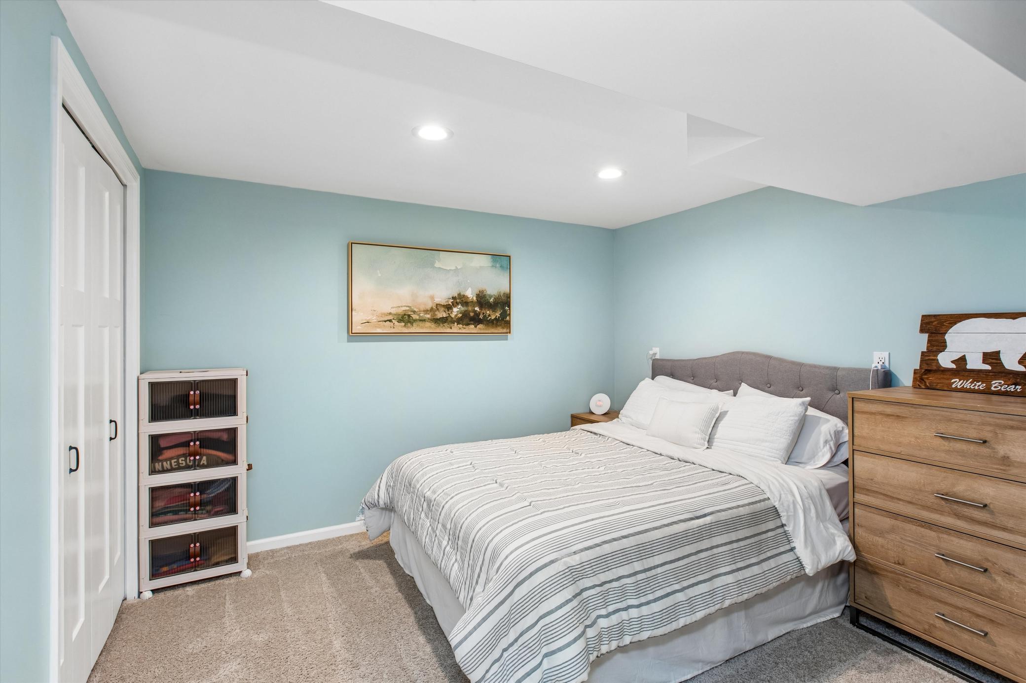 Level 1 non conforming bedroom with closet