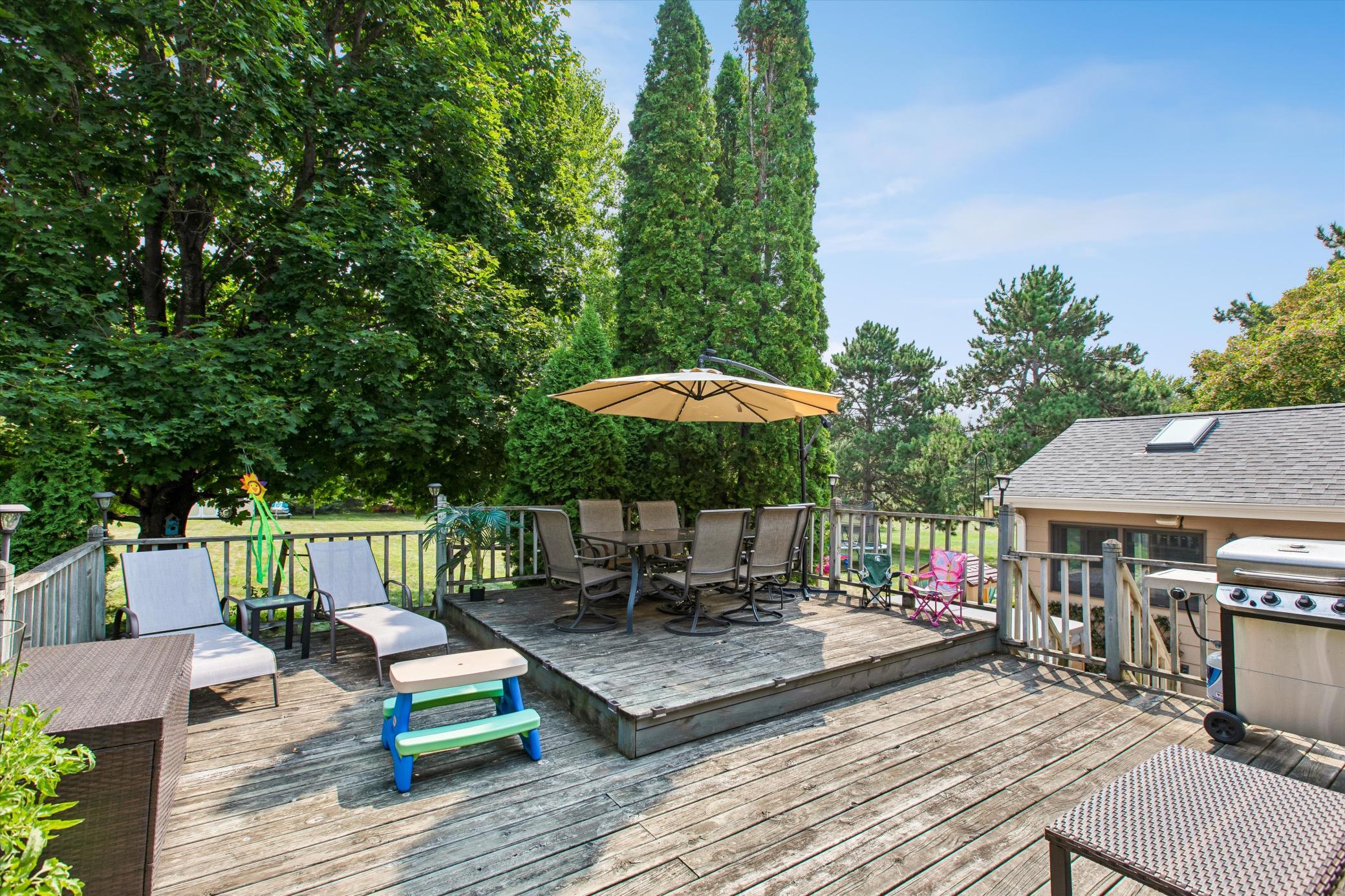 Huge 21' x 24' deck