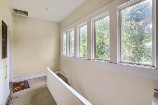 1664 Ashland Ave unit 3 - Print Quality - 003 - 03 Foyer.jpg