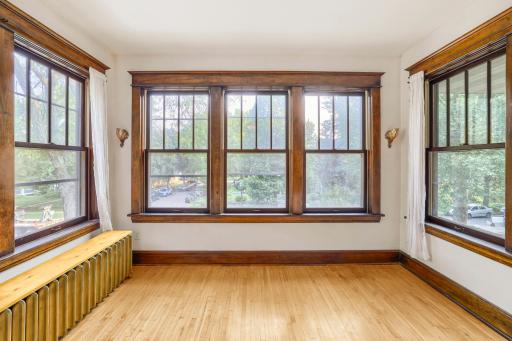 1664 Ashland Ave unit 3 - Print Quality - 010 - 10 Sunroom.jpg