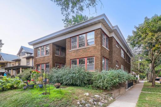 1664 Ashland Ave unit 3 - Print Quality - 002 - 02 Exterior Front.jpg