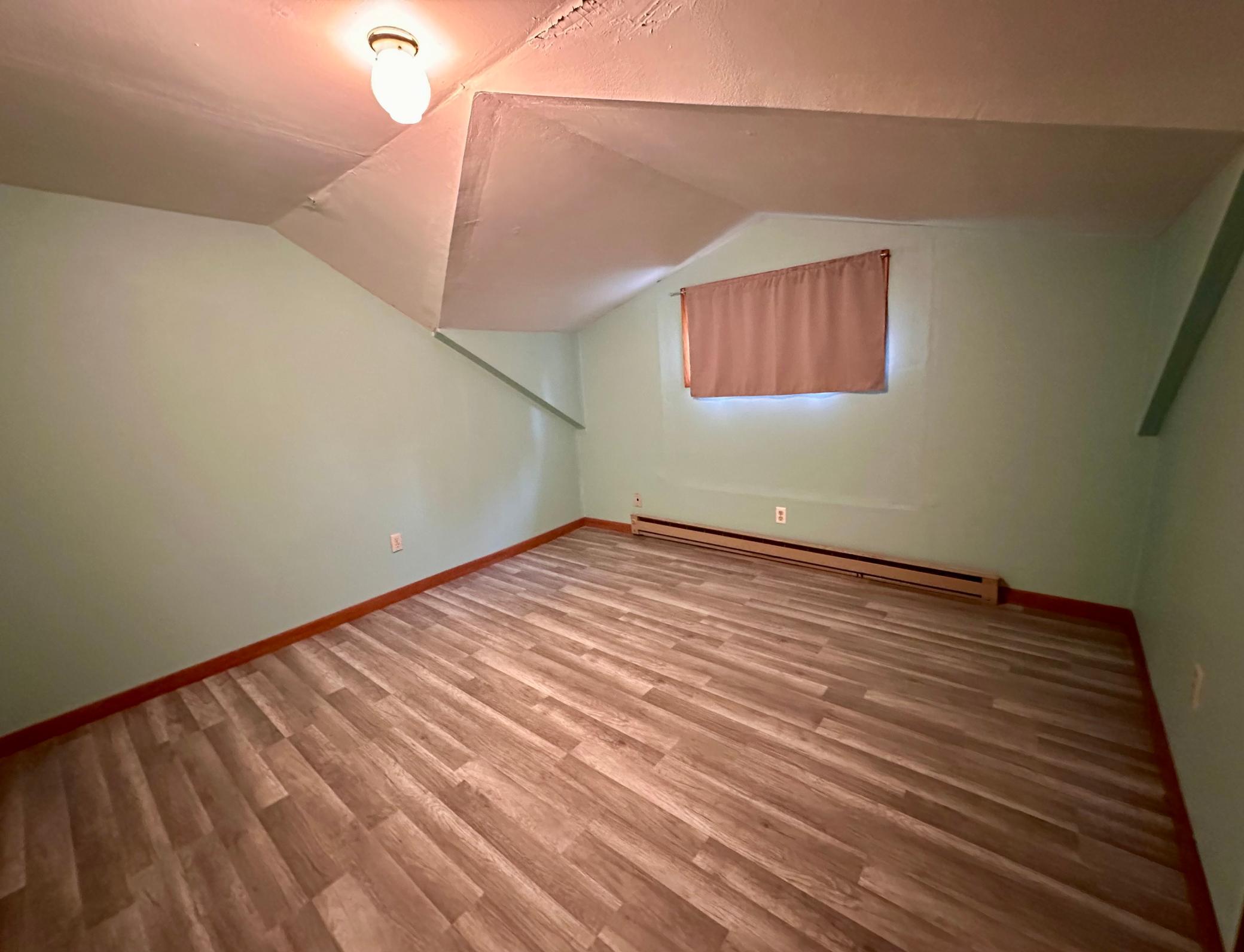 Upper level non-egress room (install egress window for that 4th bedroom)