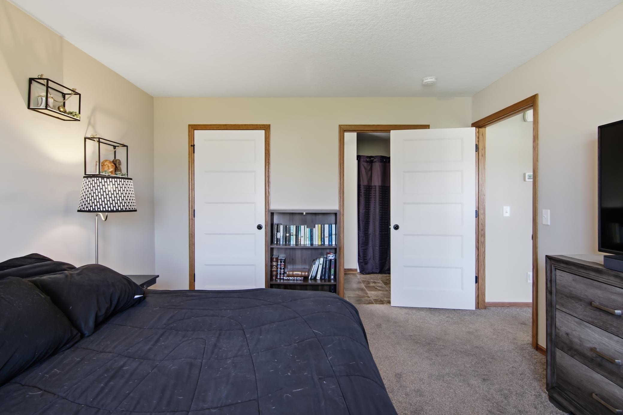06-PrimaryBedroom-2-jpg.jpg