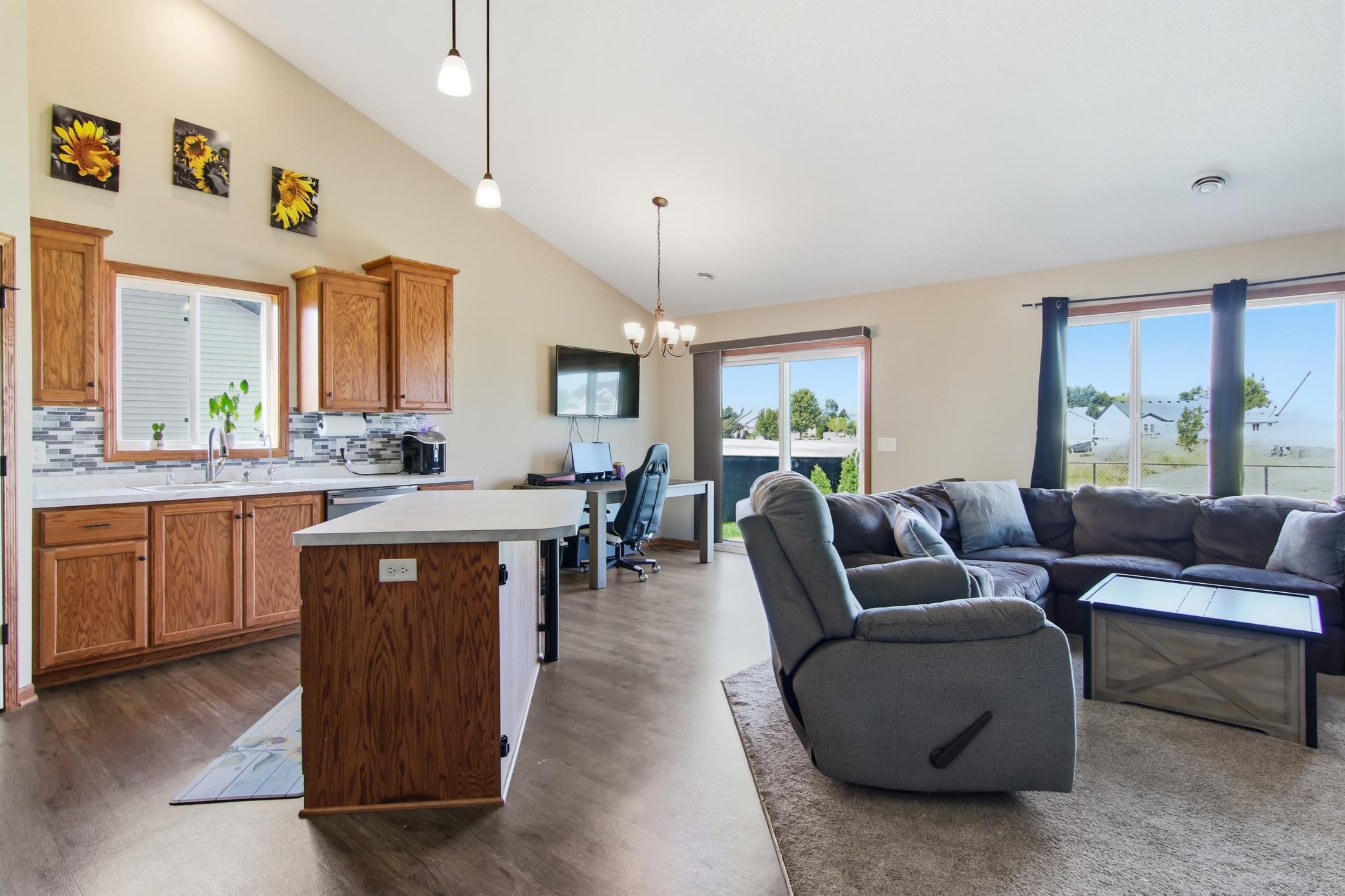 02-LivingRoom-1-jpg.jpg