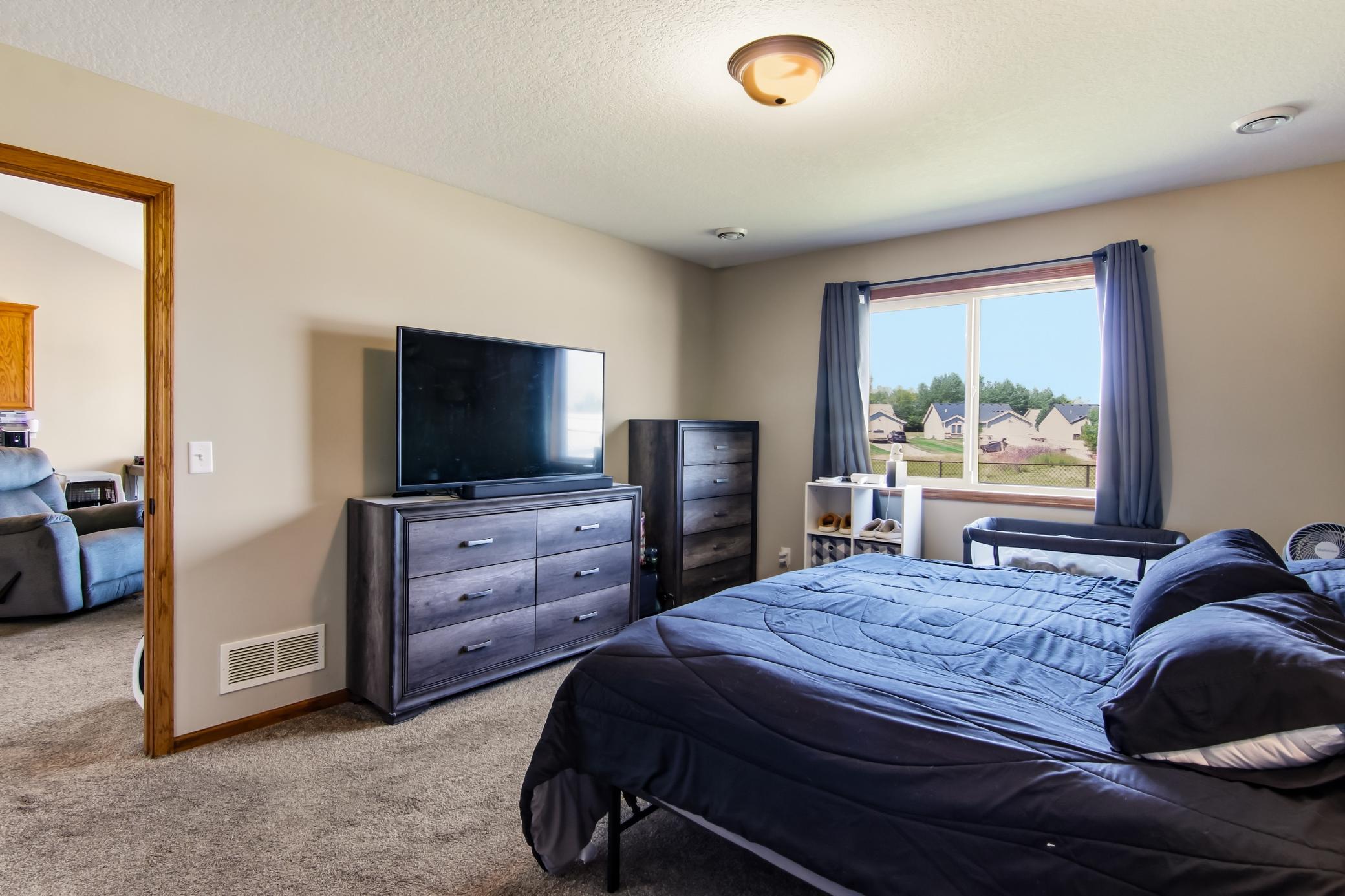 06-PrimaryBedroom-3-jpg.jpg