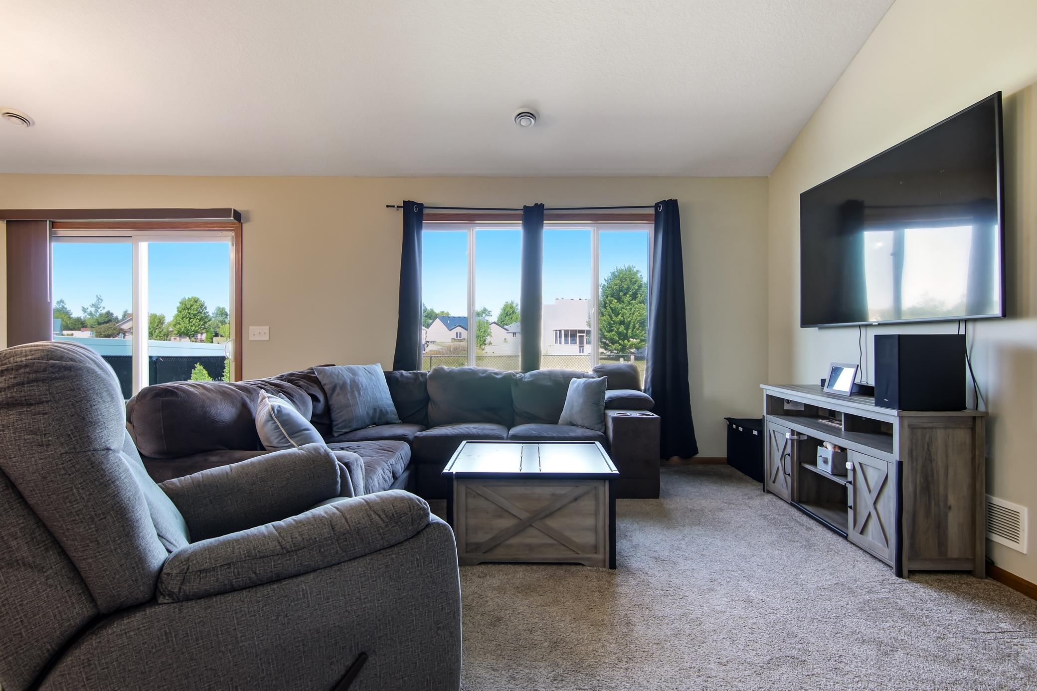 02-LivingRoom-2-jpg.jpg