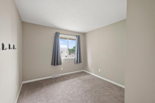 459 Mailand Court S, Maplewood, MN 55119