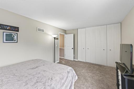 459 Mailand Court S, Maplewood, MN 55119