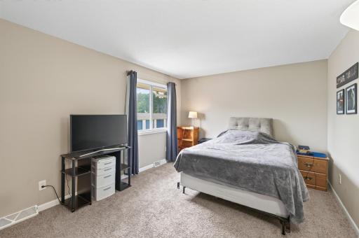 459 Mailand Court S, Maplewood, MN 55119