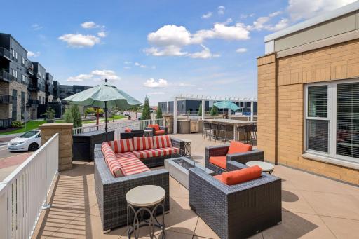 A fire table to enjoy summer nights with new friends or company that you're hosting.