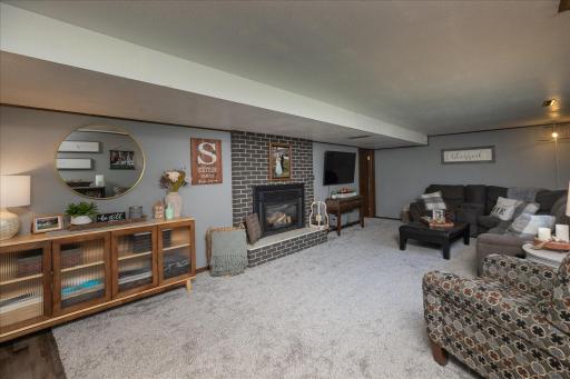 23-23-Family Room.jpg