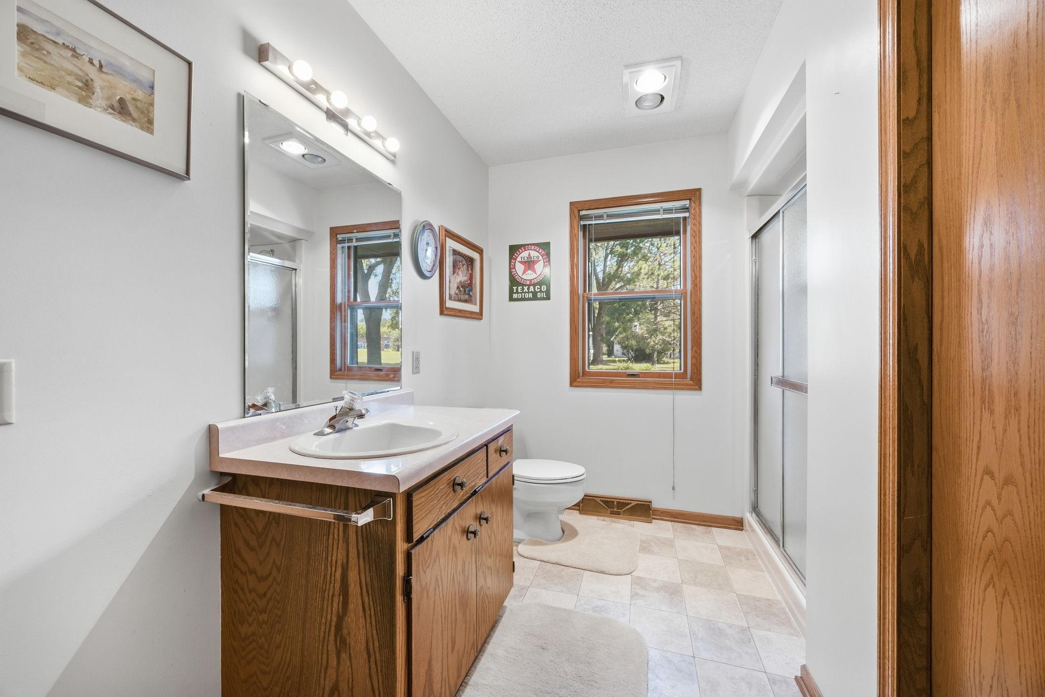 Main floor 3/4 bath