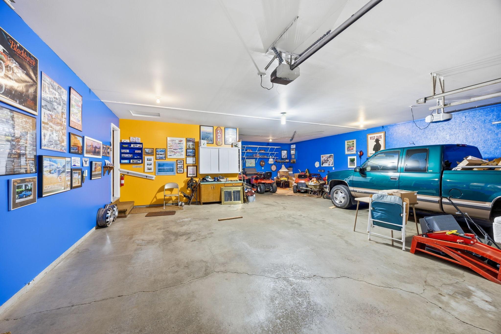 Oversized, 950+ sq. ft. garage