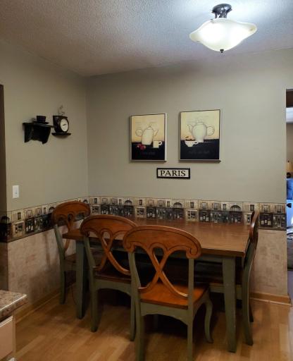 Kitchen eating area
