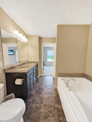 Large, separate tub for your leisure!