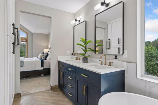 Double sinks with quartz countertop